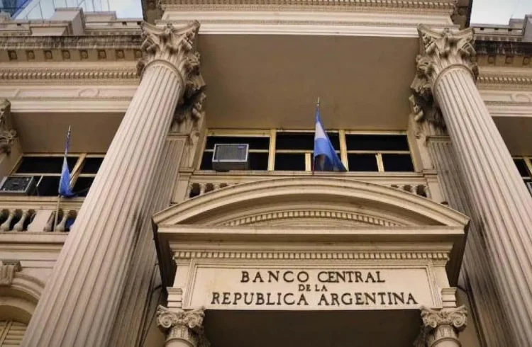 Cosecha destacada, impulso minero y emisiones de deuda: el BCRA adquirió más de USD 10.000 millones en tres meses