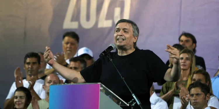 Máximo Kirchner critica a Kicillof y reafirma el apoyo a su madre en un acto por la detención de Cristina