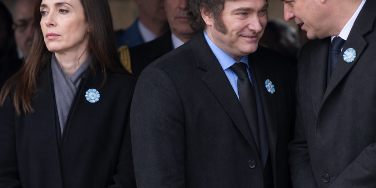 Javier Milei excluye a Victoria Villarruel del Día de la Bandera y aparece con Manuel Adorni