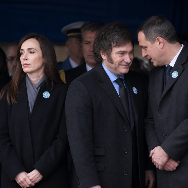 Javier Milei excluye a Victoria Villarruel del Día de la Bandera y aparece con Manuel Adorni