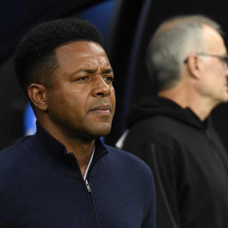 El entrenador de Cabo Verde criticó a Marcelo Bielsa por el primer gol de Uruguay