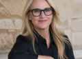 Mel Robbins, especialista en desarrollo personal: “Es fundamental aprender a amar a los padres por quienes son, no por quienes deseamos que sean”
