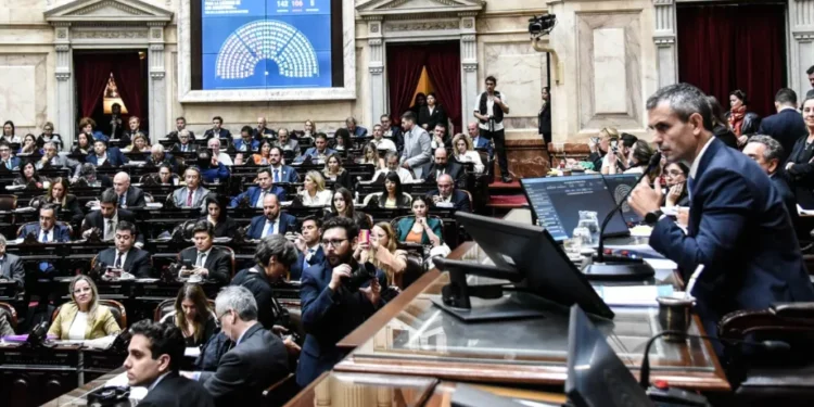 El Gobierno implementa la reforma laboral: “El país estuvo atado a leyes para un mundo que ya no existe”