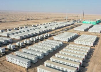 El Gobierno asigna 20 proyectos eléctricos a cinco empresas para mitigar cortes de luz