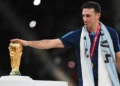 El gesto conmovedor de un aficionado hacia Lionel Scaloni tras la final contra España
