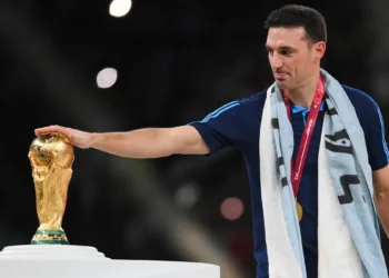 El gesto conmovedor de un aficionado hacia Lionel Scaloni tras la final contra España