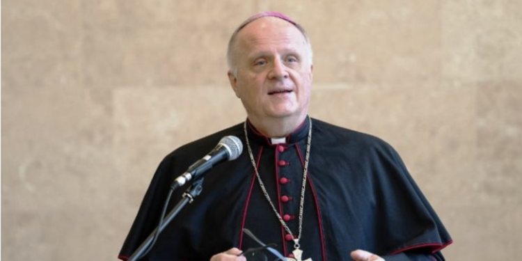 El nuevo embajador del Vaticano llega al país y aumenta la expectativa sobre la visita del papa León XIV