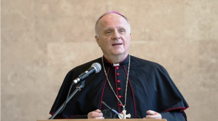 El nuevo embajador del Vaticano llega al país y aumenta la expectativa sobre la visita del papa León XIV