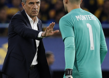 El gesto de desaprobación de Arruabarrena hacia Montero tras la contundente derrota de Boca
