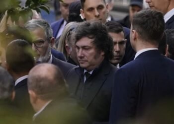 Ceremonia de la AMIA: el presidente Milei demandó acelerar el juicio ante jueces presentes