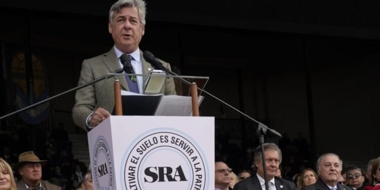 Nicolás Pino defiende la compra de tierras por extranjeros tras postergación del proyecto de ley