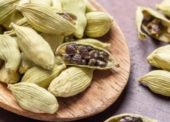 El cardamomo en la cartera: beneficios y tradiciones detrás de su uso