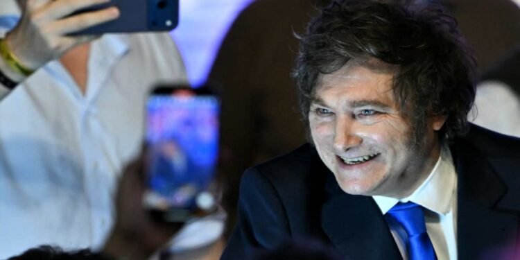 Javier Milei y sus medidas: la llegada de los futbolistas y la reestructuración del peronismo