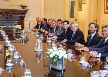 El Gobierno dialoga con gobernadores para considerar la suspensión de las PASO y discutir el Presupuesto