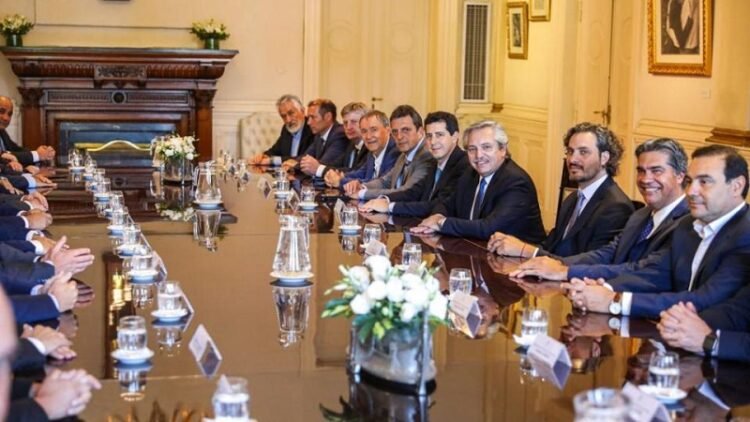 El Gobierno dialoga con gobernadores para considerar la suspensión de las PASO y discutir el Presupuesto