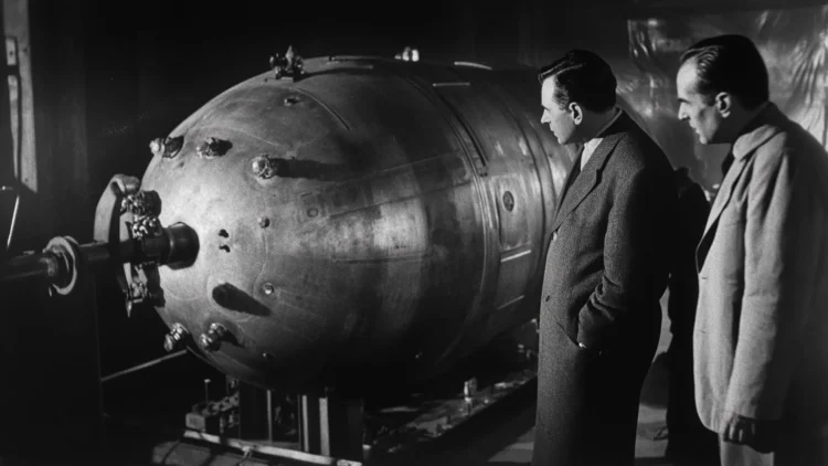 Un chico anónimo, dos científicos húngaros y la secretaria de Roosevelt: conexiones inesperadas en la creación de la bomba atómica