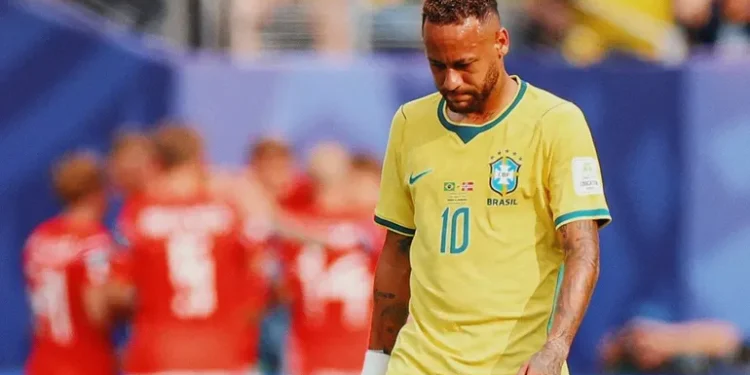 Neymar anuncia su retiro de la selección brasileña tras la eliminación en el Mundial