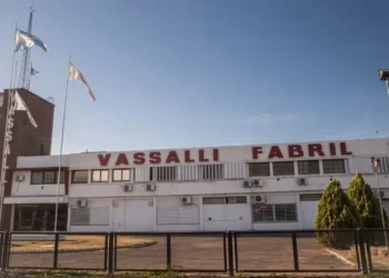 Se vendió a un dólar simbólico: la histórica fábrica de cosechadoras Vassalli tiene nuevos dueños