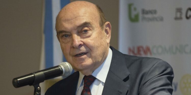 Cavallo respaldó la reforma del Banco Central de Milei, pero pidió habilitar una competencia plena entre el peso y el dólar