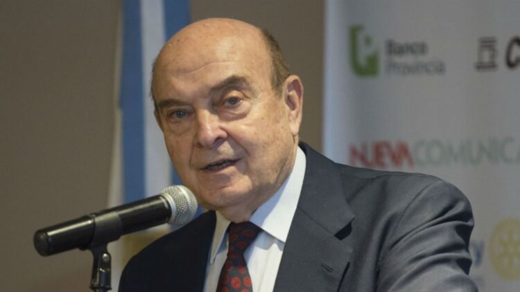 Cavallo respaldó la reforma del Banco Central de Milei, pero pidió habilitar una competencia plena entre el peso y el dólar