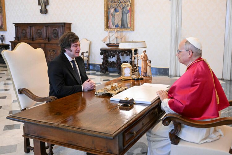 Milei celebra la llegada del papa León XIV a Argentina: ‘Una visita histórica para todos los argentinos’