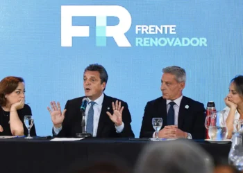 El peronismo busca acercar posiciones y el massismo prepara una cumbre en La Rioja