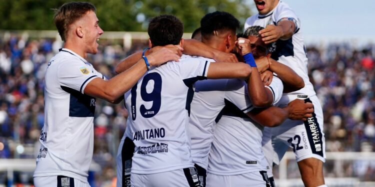 Gimnasia se impuso y cortó el invicto de Barracas Central, ya enfocado en el clásico frente a Estudiantes