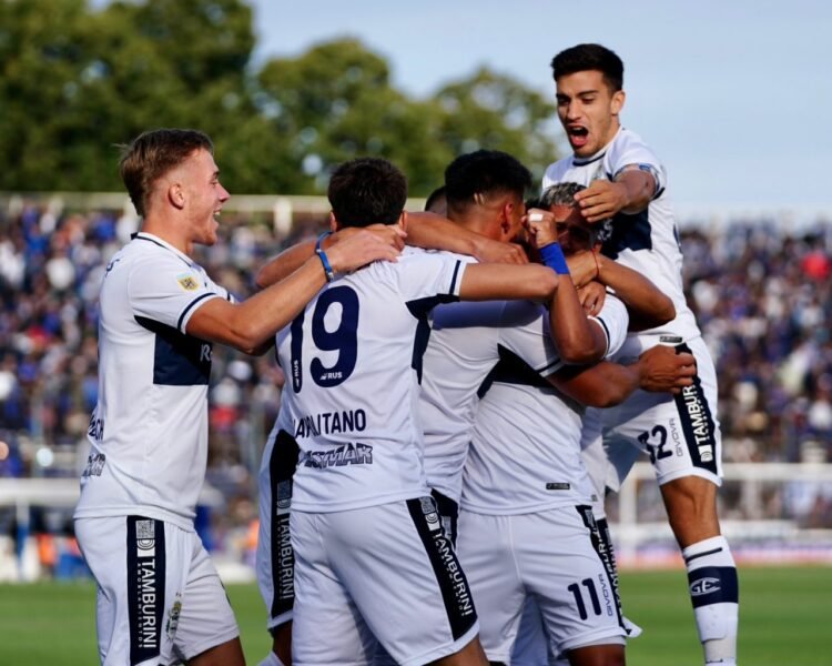 Gimnasia se impuso y cortó el invicto de Barracas Central, ya enfocado en el clásico frente a Estudiantes