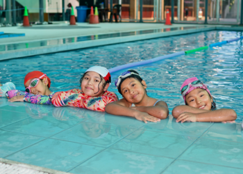 Un estudio destaca que los niños que inician la natación desde pequeños mejoran su coordinación motora