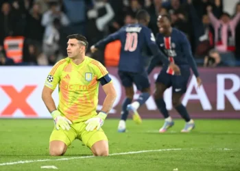 Causas de la ausencia de Dibu Martínez en la Supercopa de Europa frente al PSG