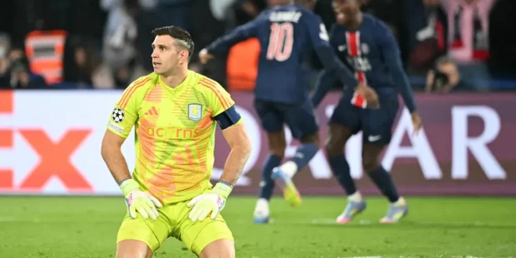 Causas de la ausencia de Dibu Martínez en la Supercopa de Europa frente al PSG