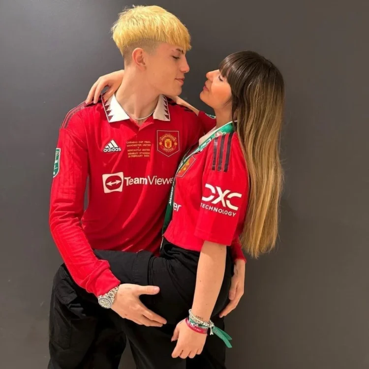 La exnovia de Garnacho compartió un contundente mensaje y criticó al futbolista