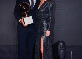 Reencuentro de una actriz y un futbolista aviva rumores sobre un triángulo amoroso con un piloto de Fórmula 1
