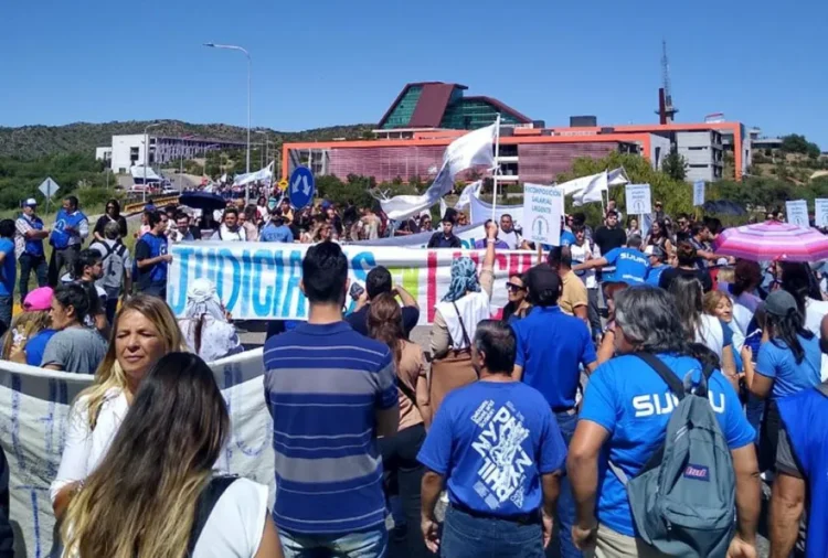 Salarios estatales en San Luis: los gremios reclaman una nueva negociación