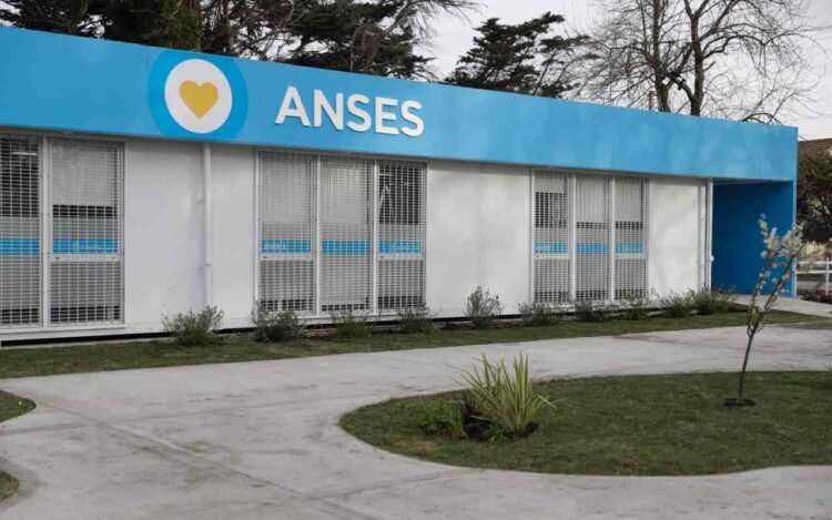 ANSES: quiénes cobran este martes 11 de agosto y cuáles son los montos