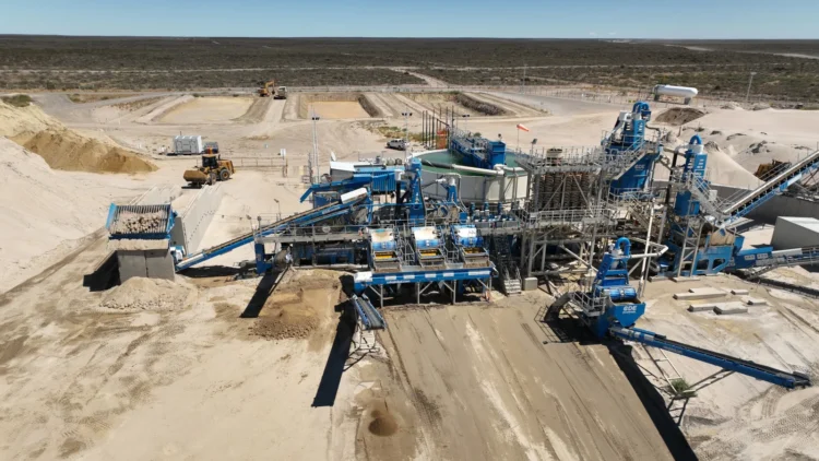 La arena que llega a Vaca Muerta cuesta casi siete veces más que en el lugar de extracción