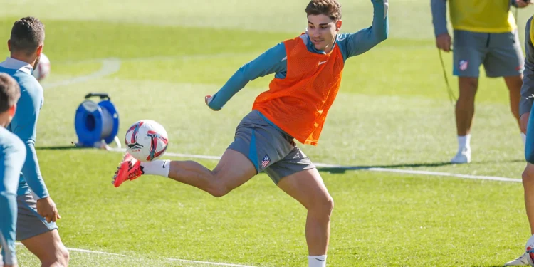 La difícil situación de Julián Álvarez en Atlético Madrid tras las protestas de los aficionados