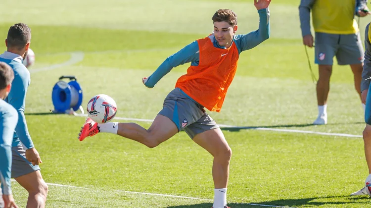 La difícil situación de Julián Álvarez en Atlético Madrid tras las protestas de los aficionados