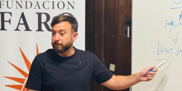 Agustín Laje planteó la necesidad de ampliar la base electoral del oficialismo de cara a 2027