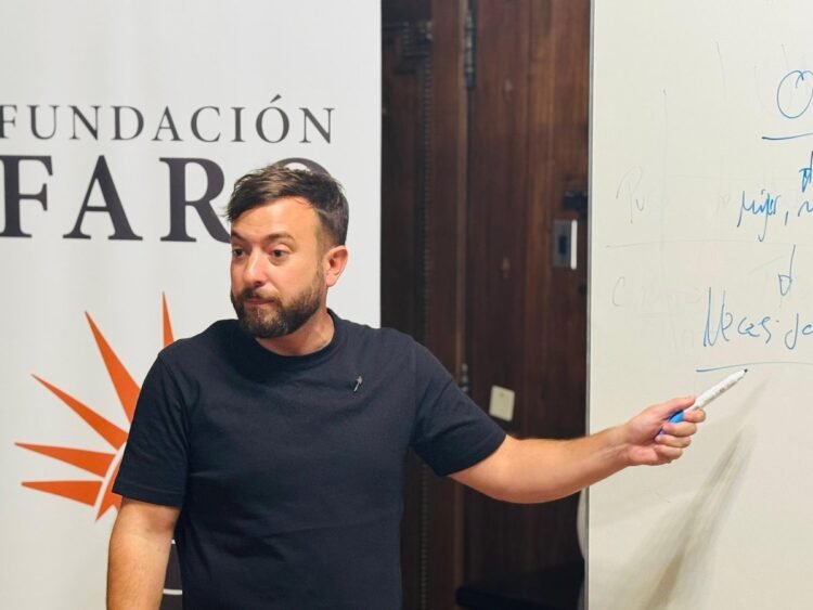 Agustín Laje planteó la necesidad de ampliar la base electoral del oficialismo de cara a 2027