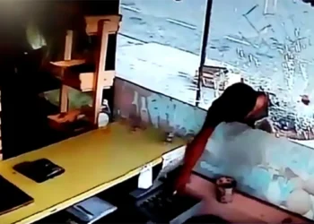 Un robo violento impacta a una cafetería en Villa Devoto