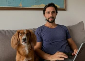 Juan Manuel Liquindoli, especialista en comportamiento canino: “Cuando tu perro gira la cabeza para mirarte, no es un acto casual”