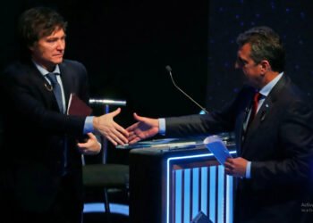 Una encuesta midió a Massa contra Milei y mostró una diferencia mayor que con Kicillof rumbo a 2027