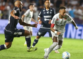 Neymar provoca polémica tras triunfo del Santos sobre Remo