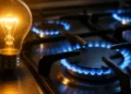 El Gobierno aumentó las tarifas de luz y gas y amplió los subsidios al consumo