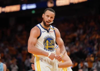 Stephen Curry revela cómo una afección ocular afectó su visión durante su exitosa carrera en los Warriors