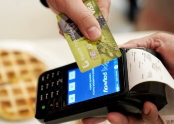 El Gobierno prepara un nuevo mercado para abaratar el financiamiento de los comercios