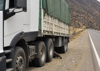Tragedia en Salta: un camionero falleció aplastado por el acoplado al revisar su vehículo