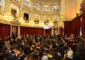 Argentina y EE.UU. establecen un corredor de infraestructura de US$7000 millones; el Senado debate la reforma del BCRA
