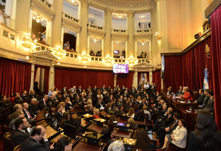 Argentina y EE.UU. establecen un corredor de infraestructura de US$7000 millones; el Senado debate la reforma del BCRA